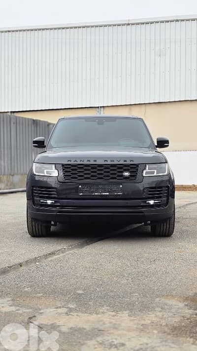 Land Rover Vogue V8 2018 clean carfax with warranty
