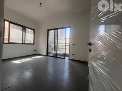 GMC398RAJ Office for rent in Jdeideh - مكتب للإيجار في الجديدة
