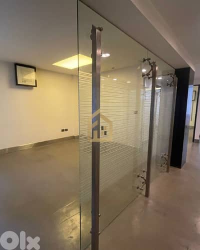 Office for rent in Furn El Chebbak RC173 مكتب للإيجار في فرن الشباك