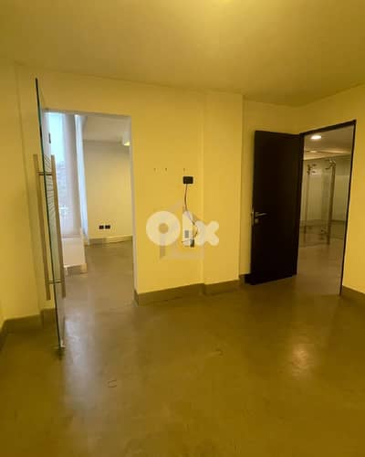Office for rent in Furn El Chebbak RC173 مكتب للإيجار في فرن الشباك