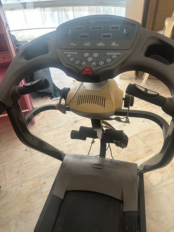 treadmill barely used آلة مشي رياضية 3