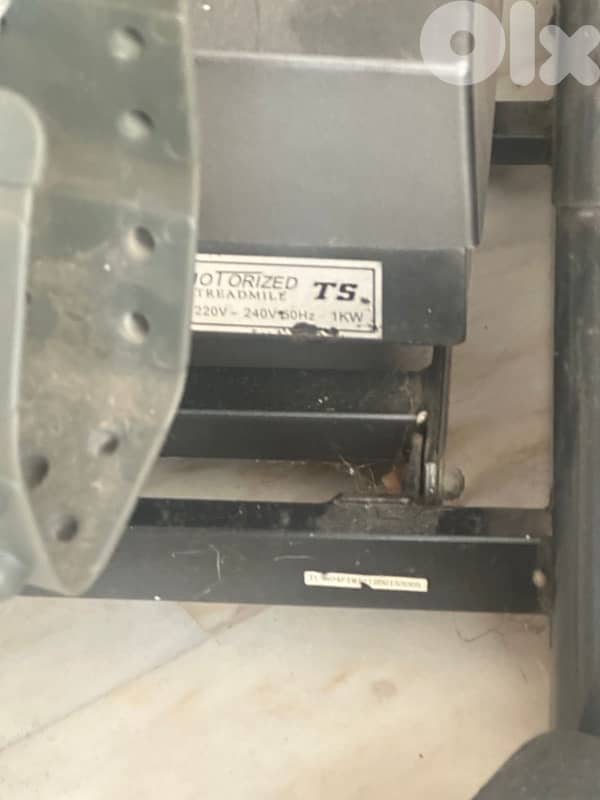 treadmill barely used آلة مشي رياضية 4
