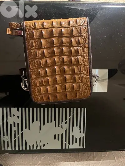leather hand bag
