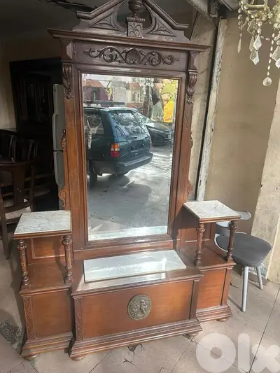 جاردنيير مميز خشب زان مع مرايا انتيك وجوه رخام كتير مرتب