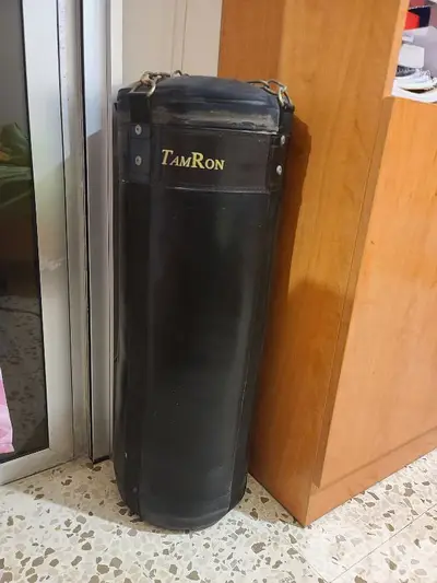 Like new barely used original thick leather boxing bag