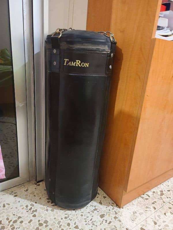 Like new barely used original thick leather boxing bag 0