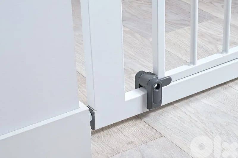 1st saftey gate 73-80 cm , new without box 1