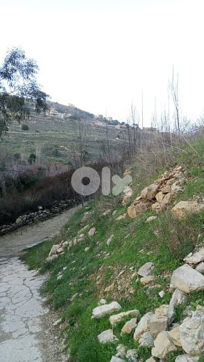 أرض للبيع في البتلون land for sale in batloun chouf الشوف