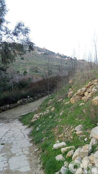 أرض للبيع في البتلون land for sale in batloun chouf الشوف