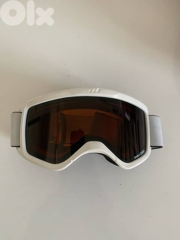 Ski helmet, goggles and gloves 1