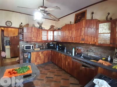 3 BEDROOMS APARTMENT FOR SALE IN AIN EL REMMANEH WITH TERRACE (AR-189)