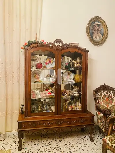 ڤترين خشب كلاسيك قديم بحالة ممتازة – Antique Wooden Display Cabinet