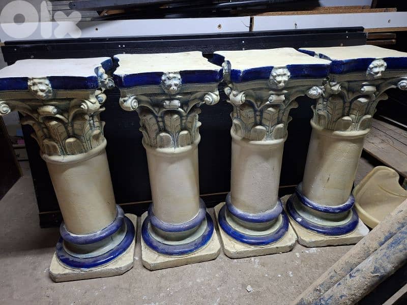 4 architectural columns 0
