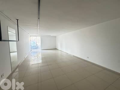 Zouk Mikael, near espace 2000/SHOP FOR RENT 600$