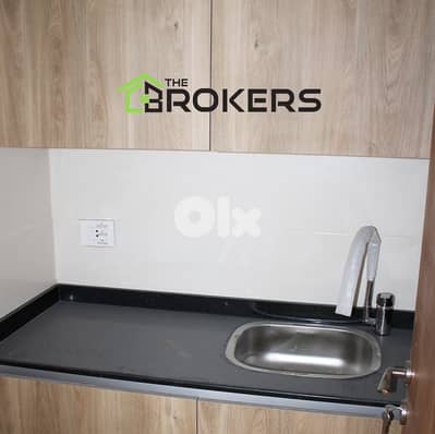 Office for sale in Mar Elias مكتب للبيع في مار الياس