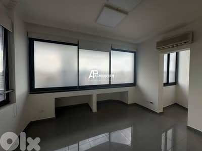 Office for Rent In Adlieh - مكتب للأجار في العادلية