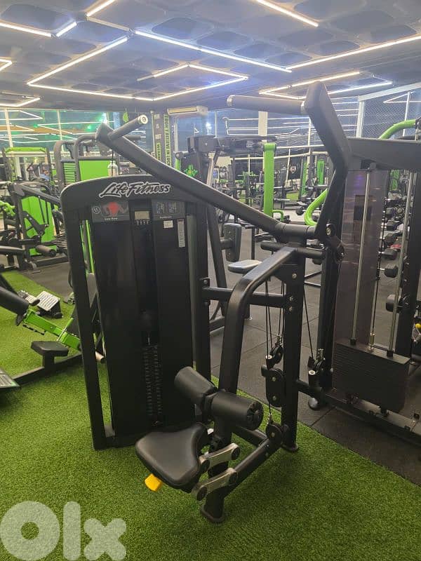 Life Fitness Lat Pulldown Machine – Commercial Gym Equipment 0