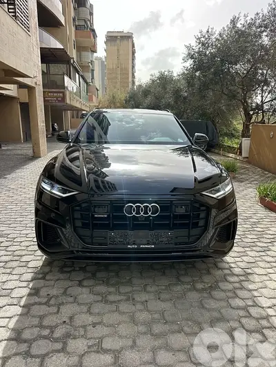 Audi Q8 Quattro S-line 2019 black on black (clean carfax)