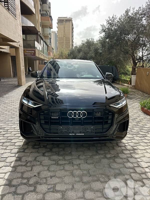 Audi Q8 Quattro S-line 2019 black on black (clean carfax) 0