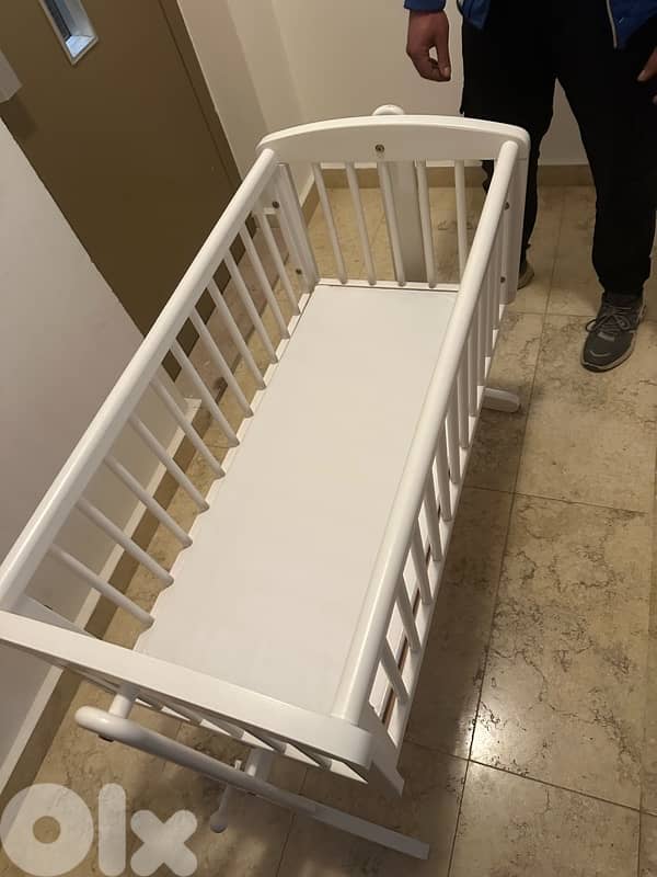 swinging crib 0