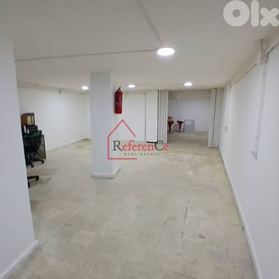 Commercial Warehouse in Sin El Fil مستودع تجاري في سن الفيل
