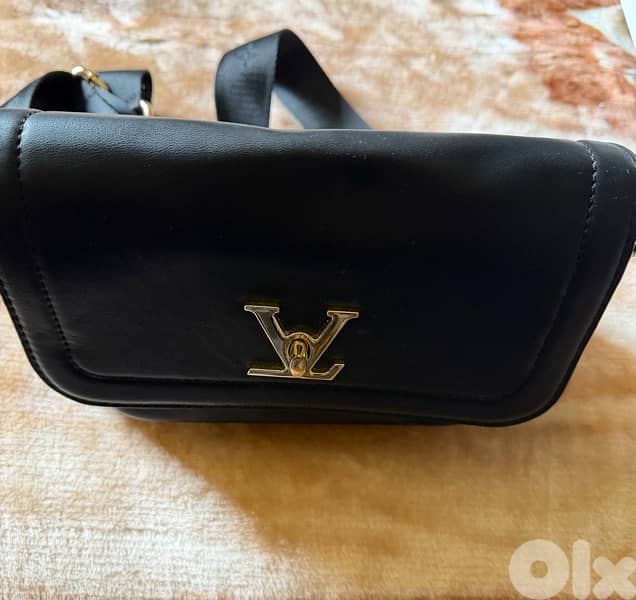 LV class A handbag 0