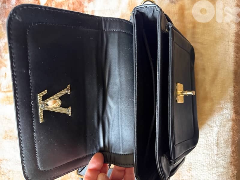LV class A handbag 3