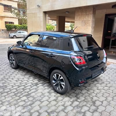 Suzuki Swift GLX 2026 black on black (0 km)