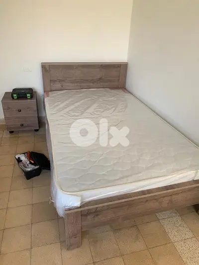 تخت مفرد ونص مع فرشة جديدة من المعمل