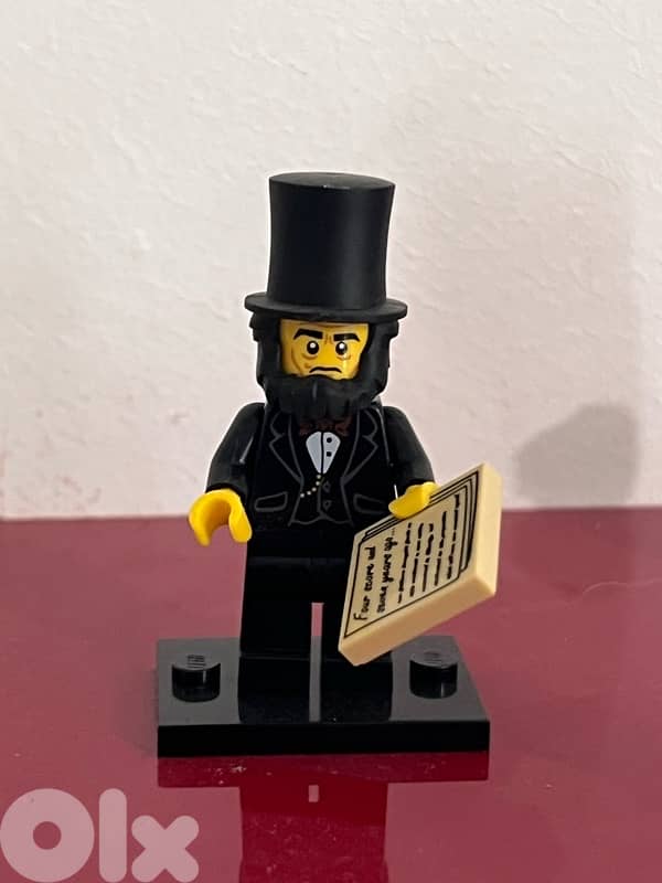 11 Lego Minifigures from various series 1