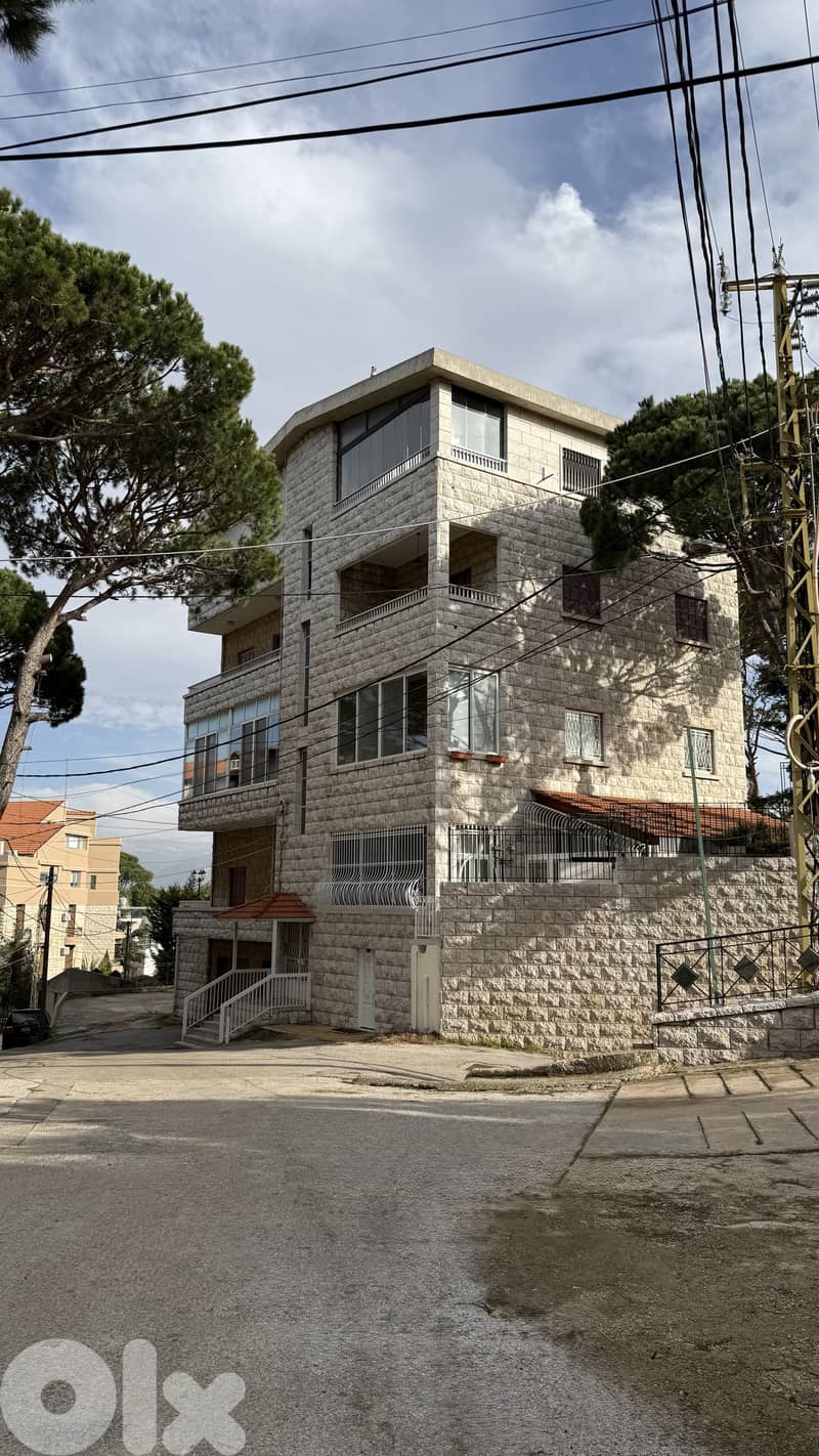 200 SQM Apratment in Baabdat - Prime location 0