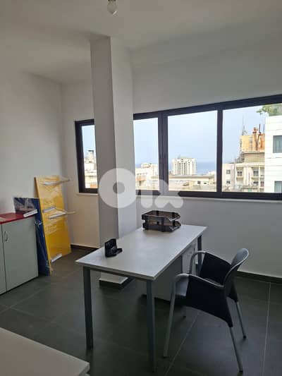 مكتب مجهز للايجار في الحمراء Full equipped office for rent in Hamra