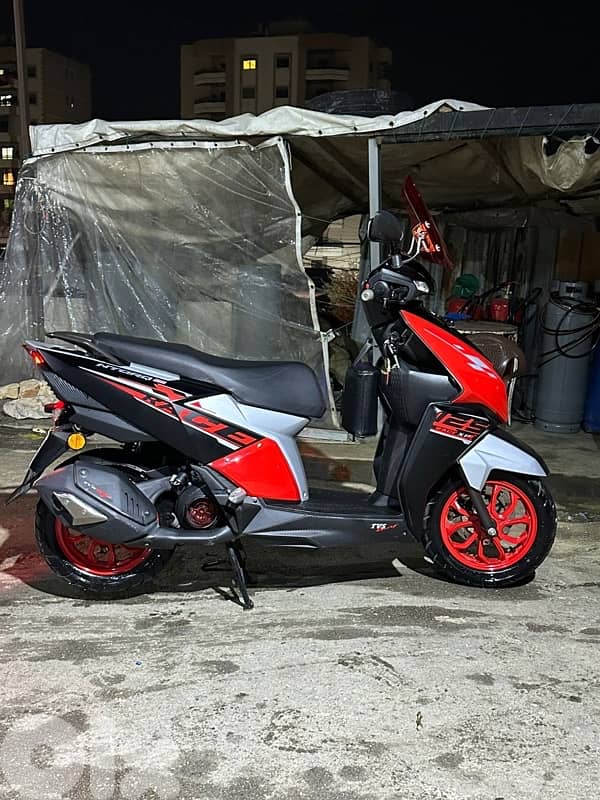 tvs احمر و اسود 0