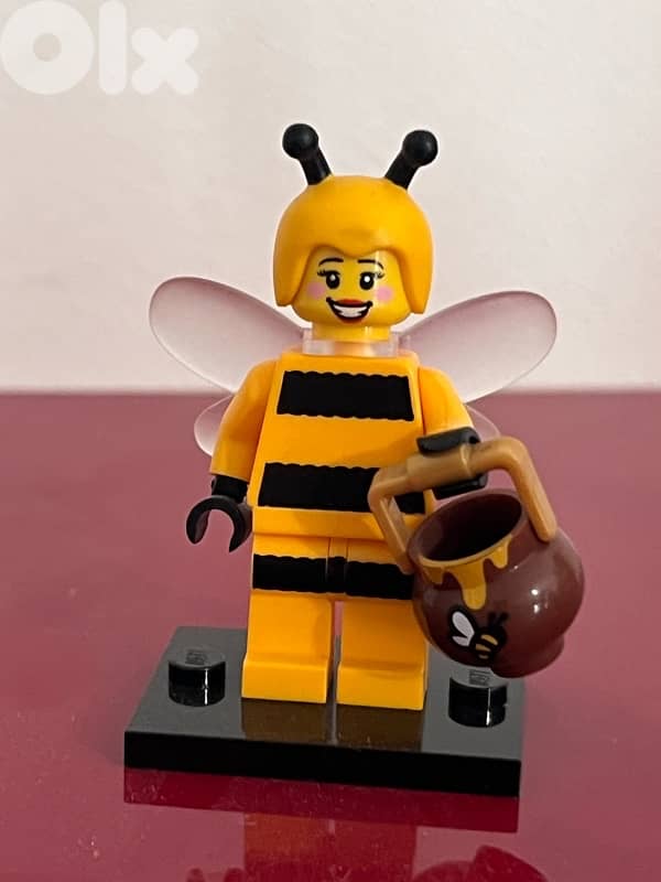 Lego mini figure Bumblebee girl 0