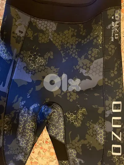 spearfishing wetsuit 5mm brand new. Medium size.