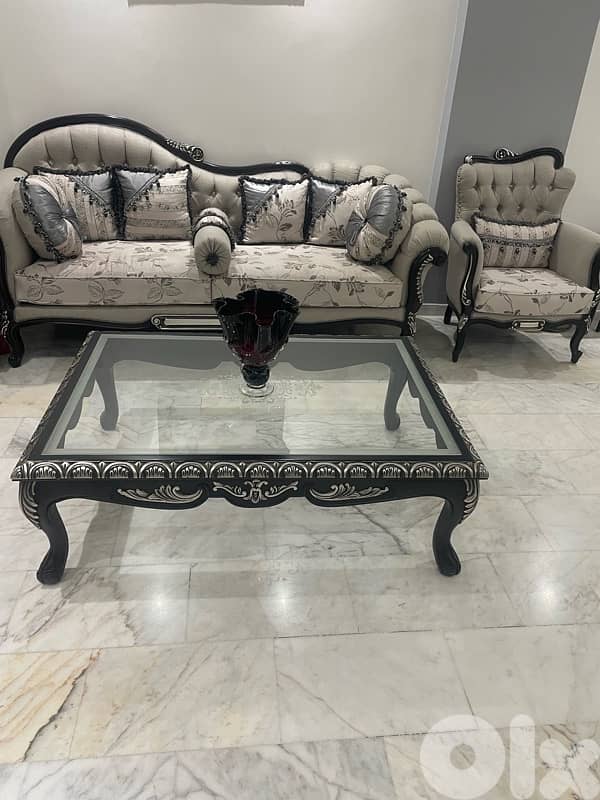 salon sofas with middle table 0