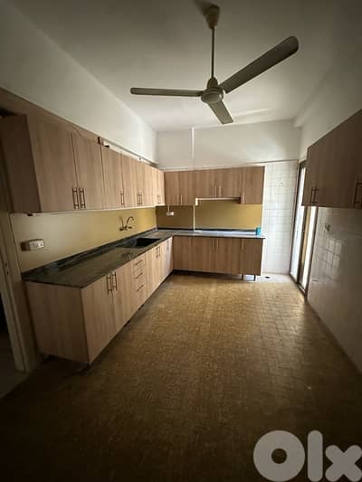 Apartment for Rent in Kornish Al Mazraa - شقة للإيجار – كورنيش المزرعة