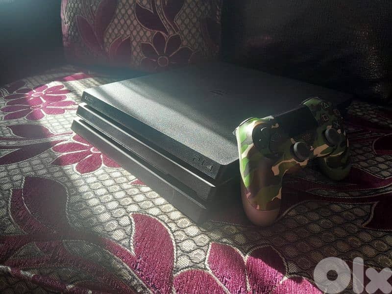 PlayStation 4 pro used like new 1