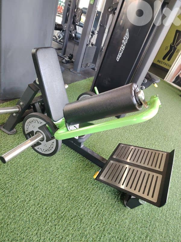 Heavy Duty Leg Extension (Plate Loaded) – Gym Grade – Used Like New 1