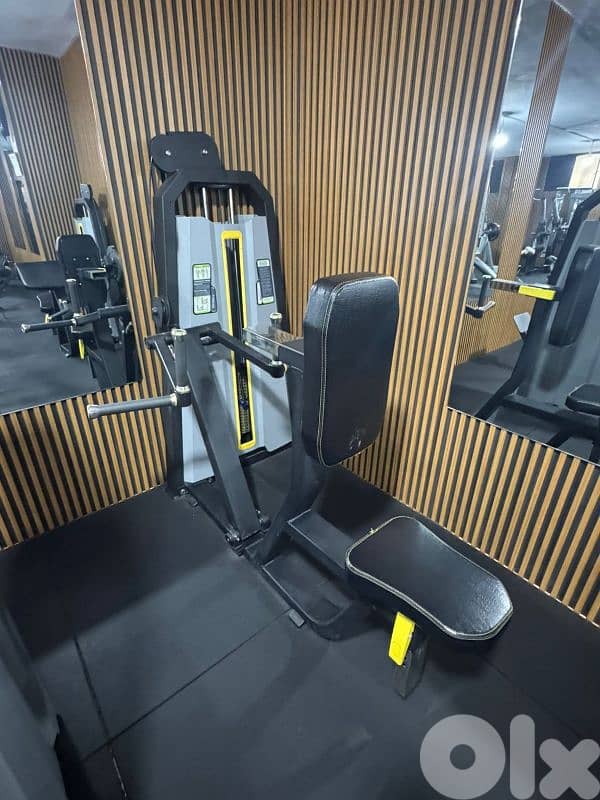 Commercial Seated Row – Weight Stack Machine – Excellent Condition 0