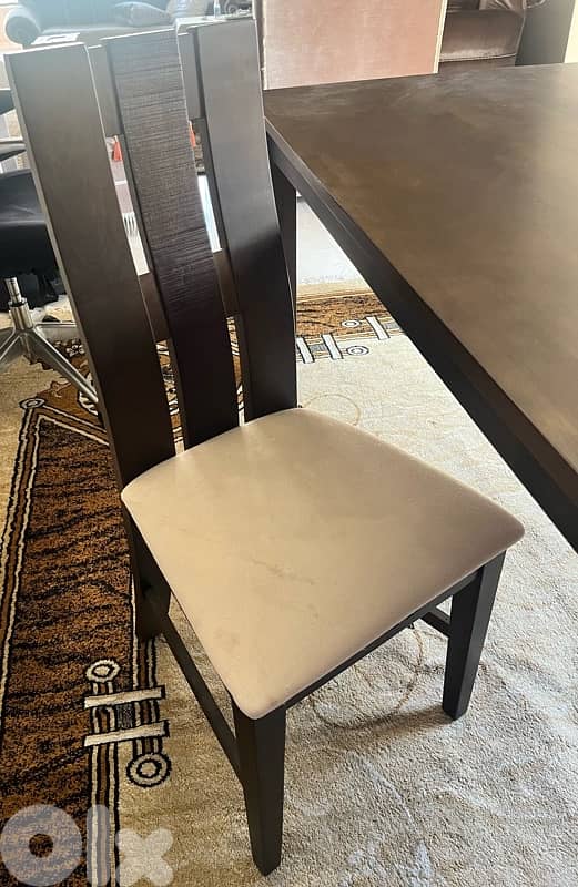 طاولة صفرة 4