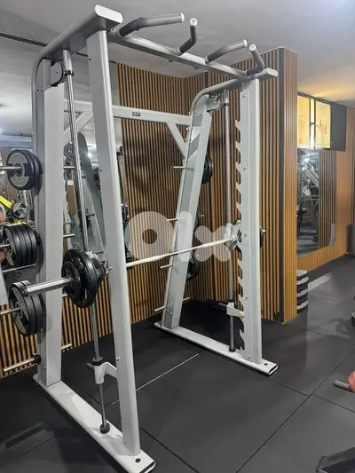 Smith Machine (Commercial Grade) – Excellent Condition – Gym Equipment