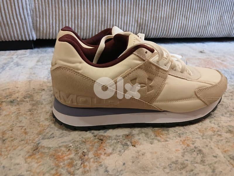UNDER ARMOUR Size 42 0