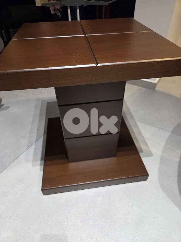 Table Excellent Quality 0