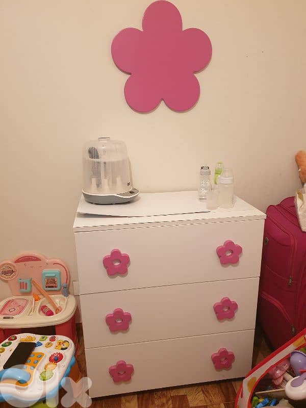 Complete Baby Girl Bedroom Set (White & Pink Flower Design) 1