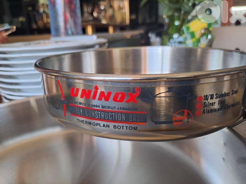 2 pans 20 cm and 25 cm stainless steel and aliminium 2
