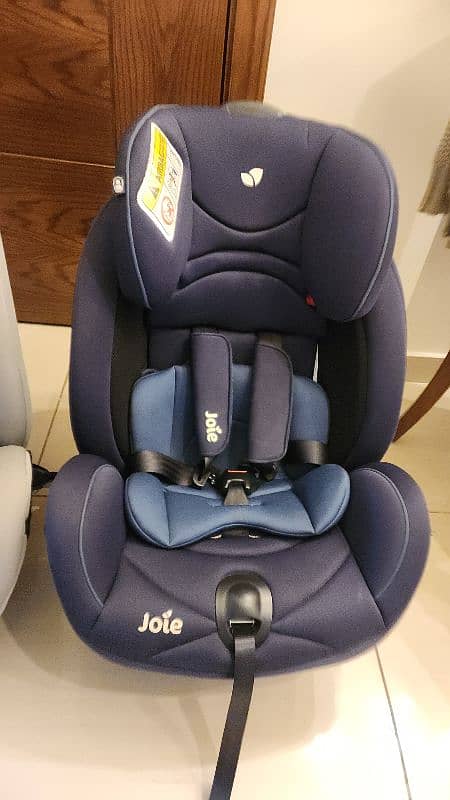 2 car seats Joie stages like-new carseats 1