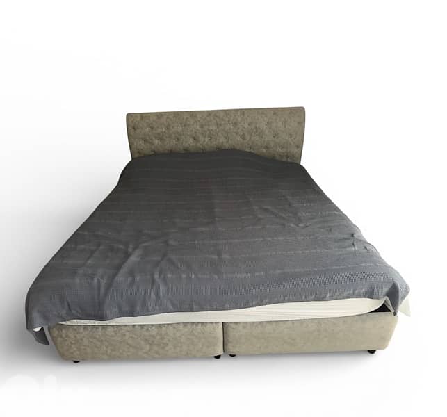 elegant light grey bed 0