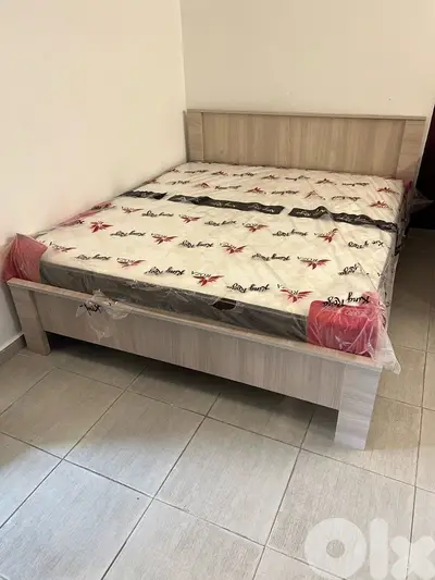 تخت مجوز مع فرشة جديدة من المعمل بافضل الاسعار