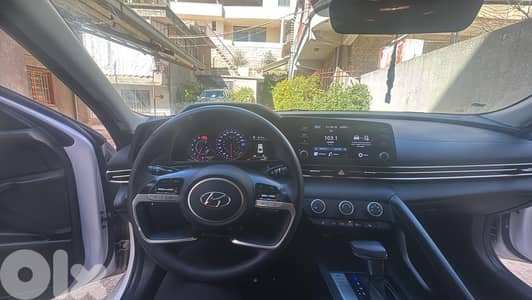 Hyundai Elantra 2022